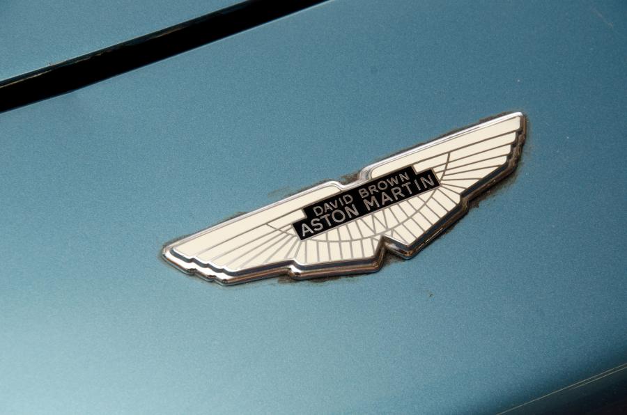 Логотип Aston Martin DB6 (3261/R) 1967 года  (фото 10 из 16)